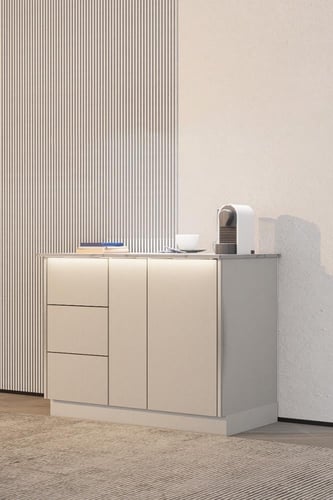 ركن قهوة للزوايا الصغيرة بدرج محاصيل عصري.