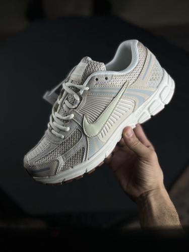 Nike vomero 5
