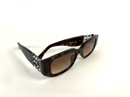 نظارات شمسية شانيل (CHANEL) – تصميم أنثوي فاخر بني