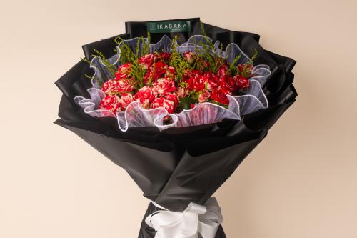 Crimson Elegance – بوكيه الأناقة القرمزية
