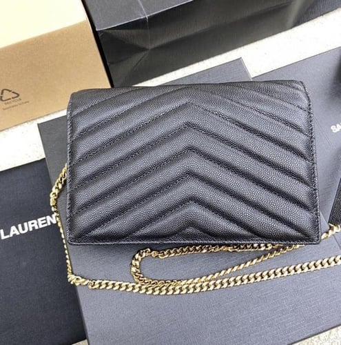 CASSANDRE ENVELOPE CHAIN WALLET IN GRAIN DE POUDRE...