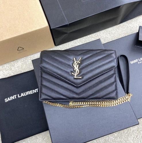CASSANDRE ENVELOPE CHAIN WALLET IN GRAIN DE POUDRE...