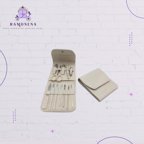 شنطه عدة اظافر (مصنوعه من الجلد ممكن الكتابه عليها...