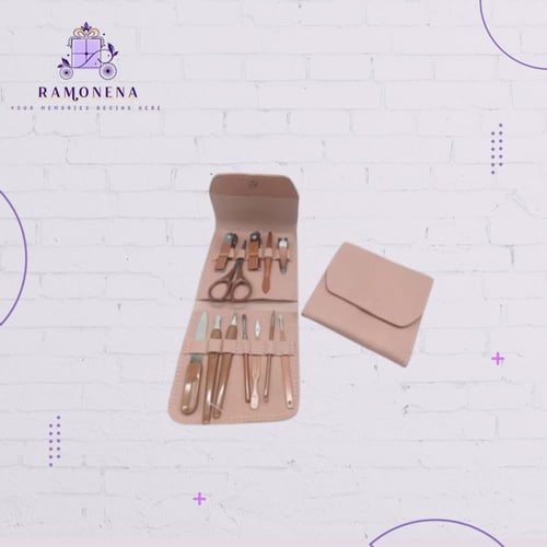 شنطه عدة اظافر (مصنوعه من الجلد ممكن الكتابه عليها...