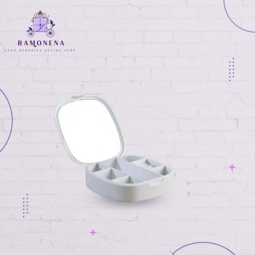 حقيبه اكسسورات لون ابيض مبطنه