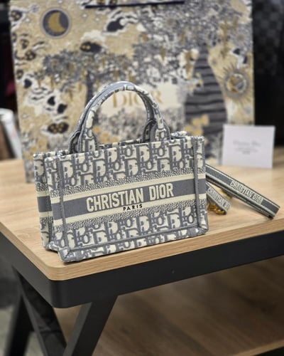 ديور بوك توت ماستر