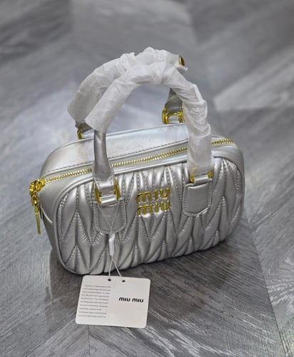 شنطه ميو ميو اركادي صغير هاي كولتي