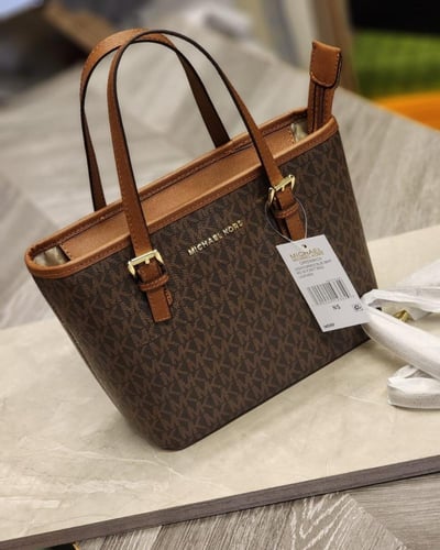 مايكل كورس- سيجنتشر