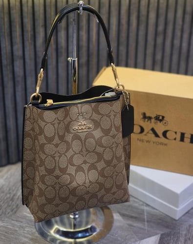 كوتش - مولي باكت