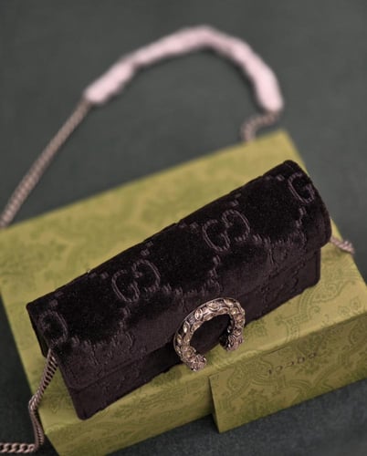 قوتشي- ديونيسوس مخمل ماستر