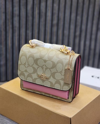 كوتش - كلارا