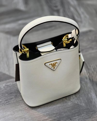 برادا - دلو ماستر