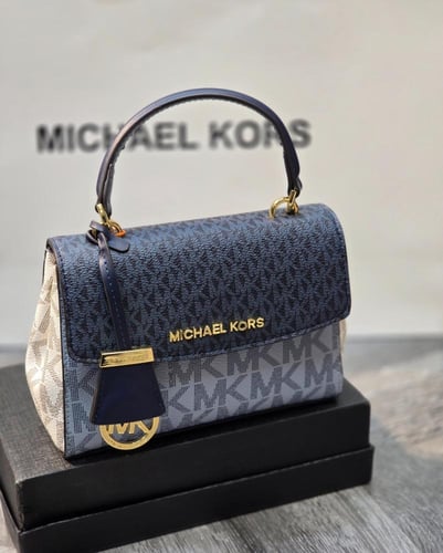 مايكل كورس - افا صغير ماستر