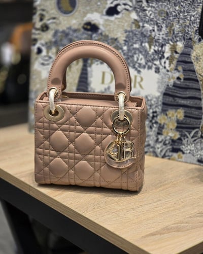 ليدي ديور - 17سم ماستر