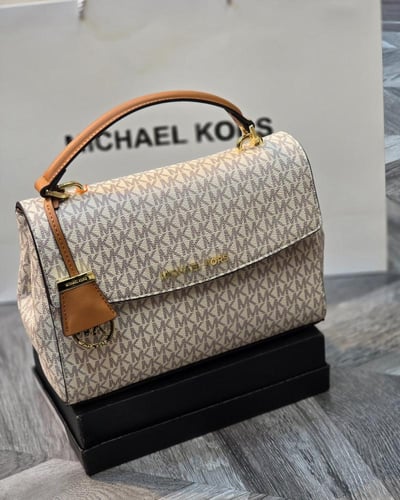 مايكل كورس- افا كبير ماستر