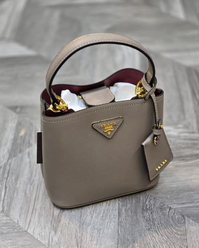 برادا - دلو ماستر