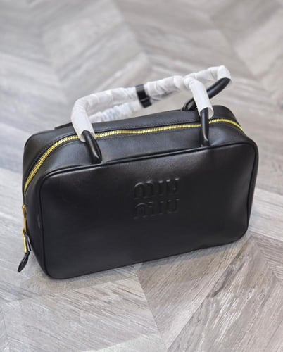 ميو ميو جلد كتف ماستر