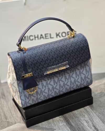 مايكل كورس- افا كبير ماستر