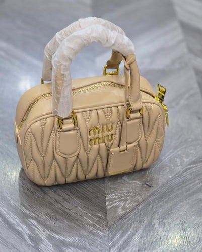 شنطه ميو ميو اركادي صغير هاي كولتي