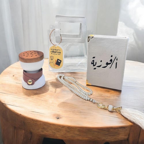 مصحف مع مبخرة تصميم خشبي