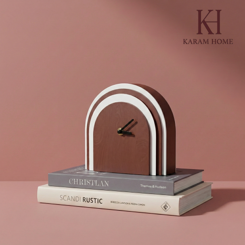 ساعة ديكور مصنوعة من الخشب باللون البني