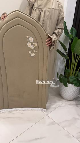 طقم الورد بني