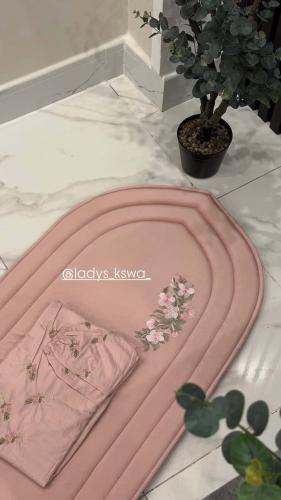 طقم الورد مطرز