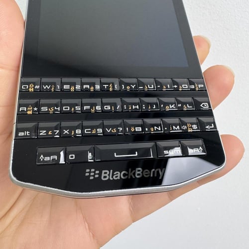 Blackberry Porsche 9983