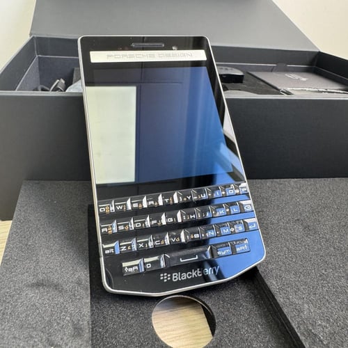 Blackberry Porsche 9983