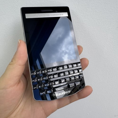 Blackberry Porsche 9983