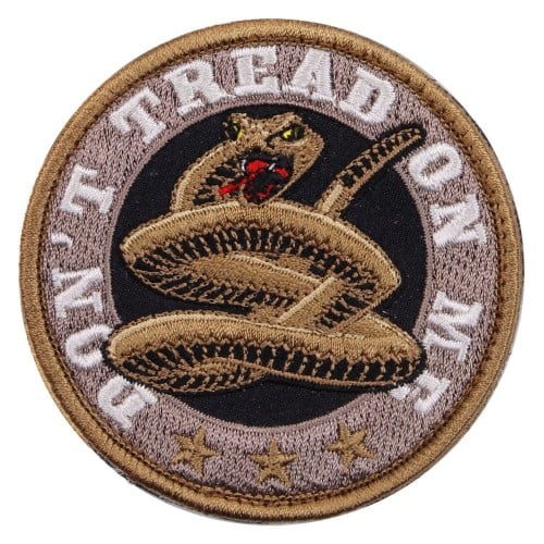 شارة بعبارة Don’t Tread On Me دائرية