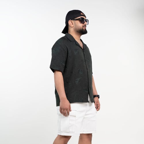 قميص نصف كم كاجوال رسم أوراق شجر - أسود