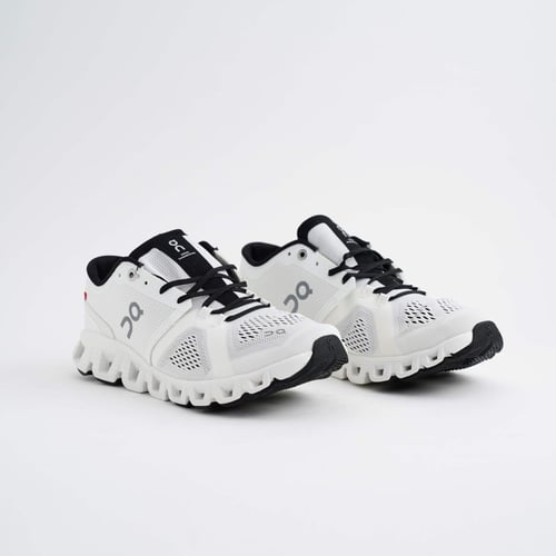 شوز On running - أسود وأبيض