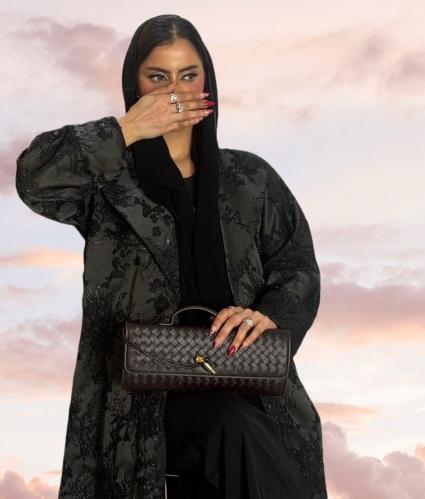 عبايه سوداء مشجرة