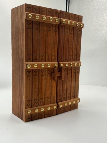 علبة خشبية فاخرة , باب نجدي بشكل تراثي