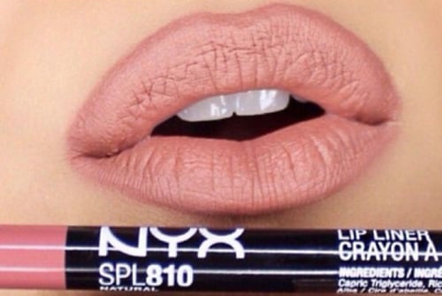 نكس قلم تحديد الشفاه