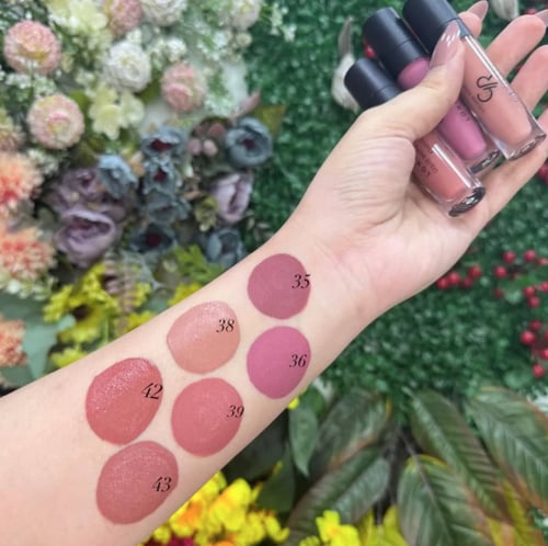 أحمر شفاه سائل غير لامع من قولدن روز