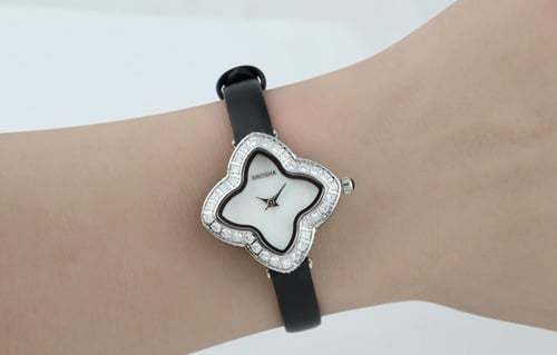 ساعة نسائي جلد اسود ذهبي