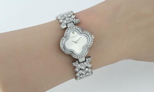 ساعة بروشا سهره فضي مينا ابيض