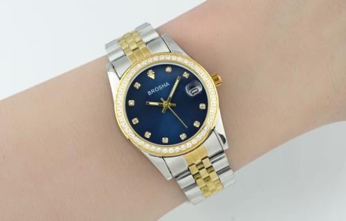 ساعة بروشا نسائي فضي مينا صدفي