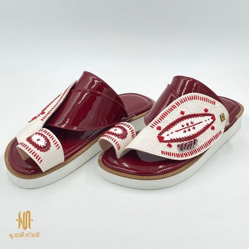 حذاء لون ابيض مع عنابي جلد افعى طبيعي مطرز صوف كتا...