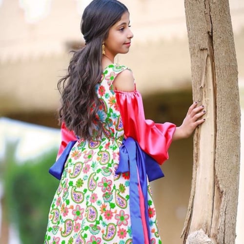 فستان التافتا المطرز