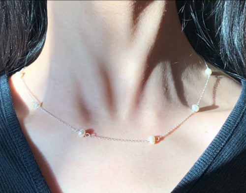 عقد الألماس . النوع فضة