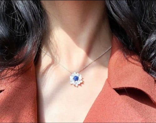 سلسال الوردة الزرقاء . النوع فضة