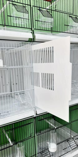 فاصل بلاستيك بفتحات 2GR لاقفاص 90-120