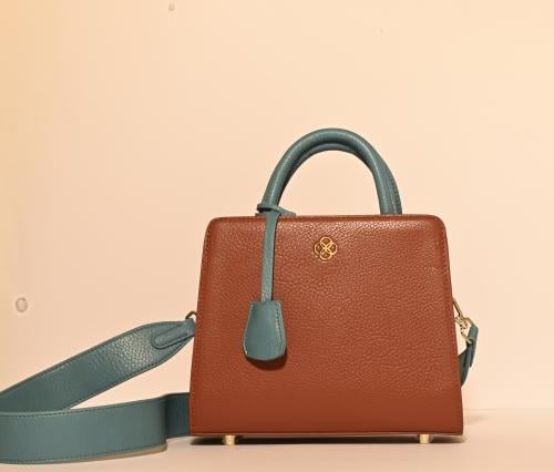 حقيبة ( قوس) باللون الجملي و التركواز