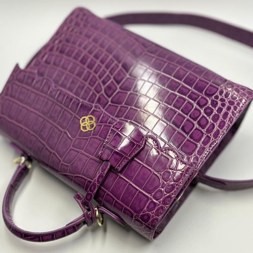 حقيبة (مرزم) باللون البنفسجي