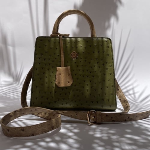 حقيبة ( قوس) باللون العشبي مع تدرجات البيج