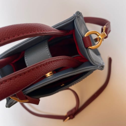 حقيبة ( عنقاء ) باللون الأزرق الفاتح