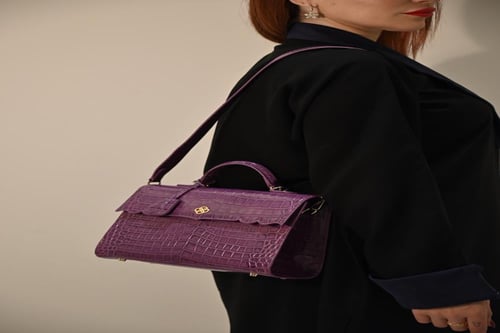 حقيبة (مرزم) باللون البنفسجي